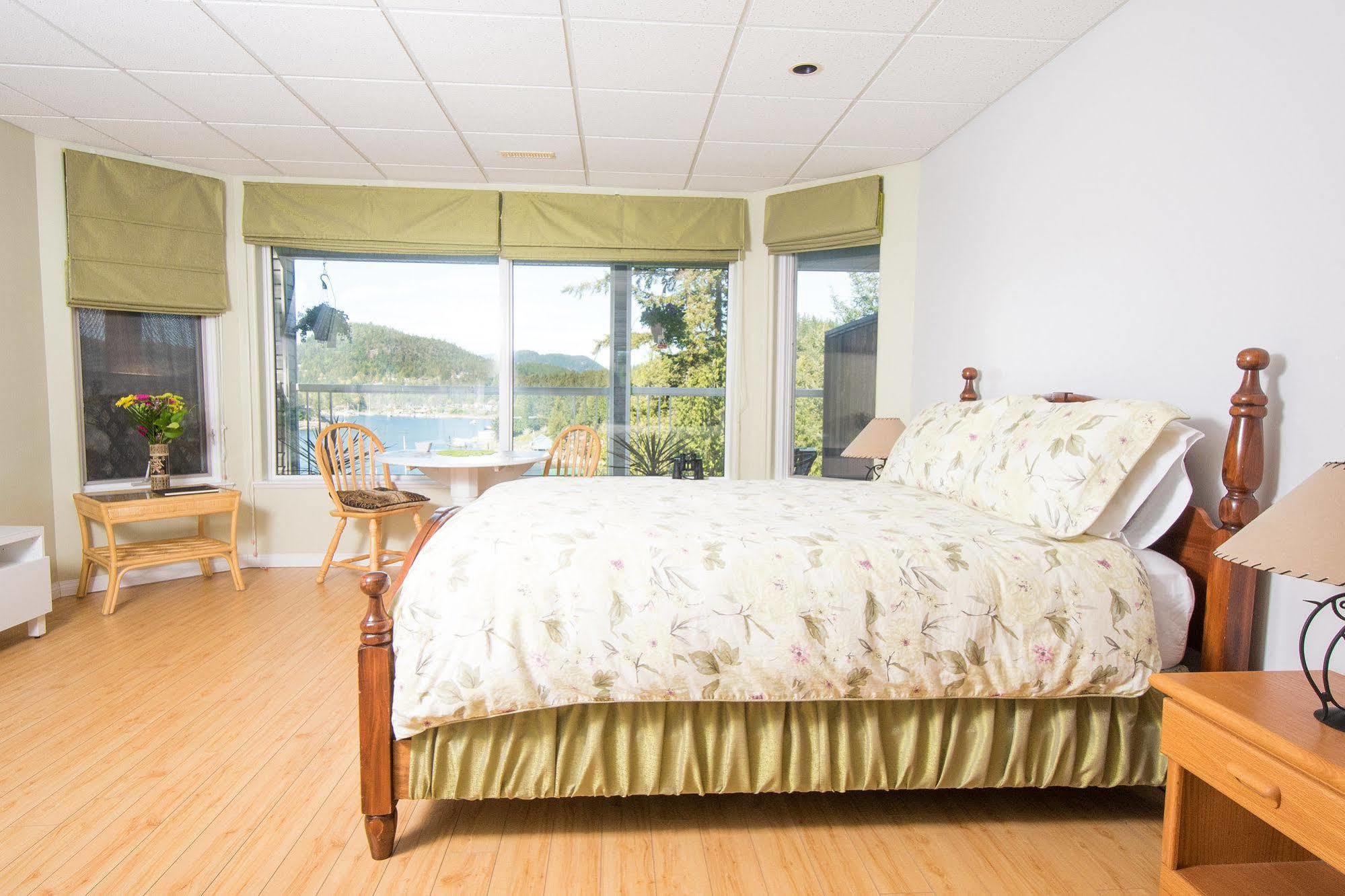 Madeira Park Oceanview Suites Экстерьер фото